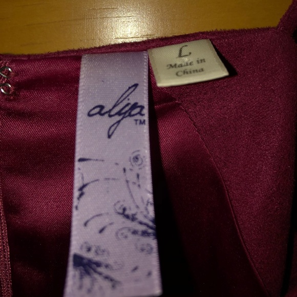 Cookie cutter sleeved dress - Picture 4 of 4